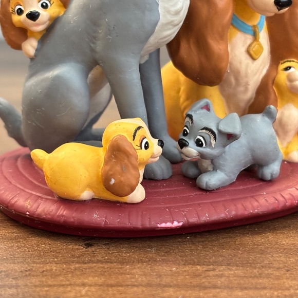 Hallmark Keepsake Ornament Walt Disney's LADY & THE TRAMP Family Portrait 1999 - Picture 10 of 11